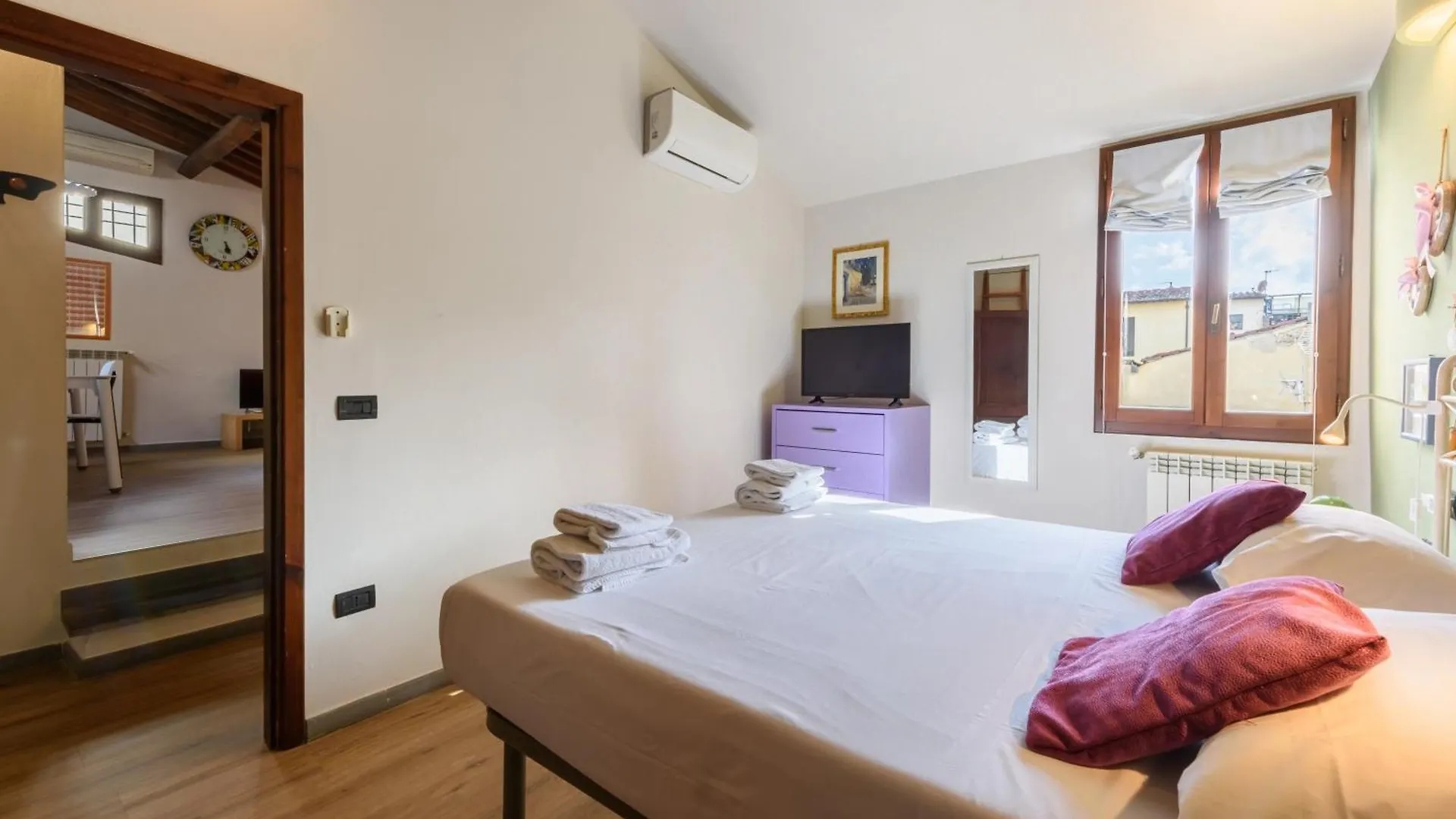 Apartment Una Finestra Sulle Cappelle Medicee By Mmega Florence Italy